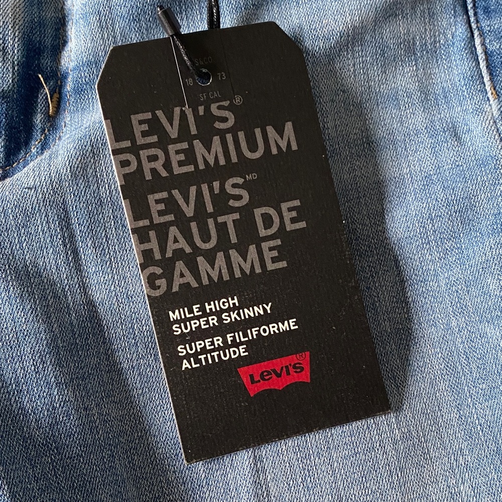 Levi's Premium Light Blue Skinny Jeans - Picture 2 of 5